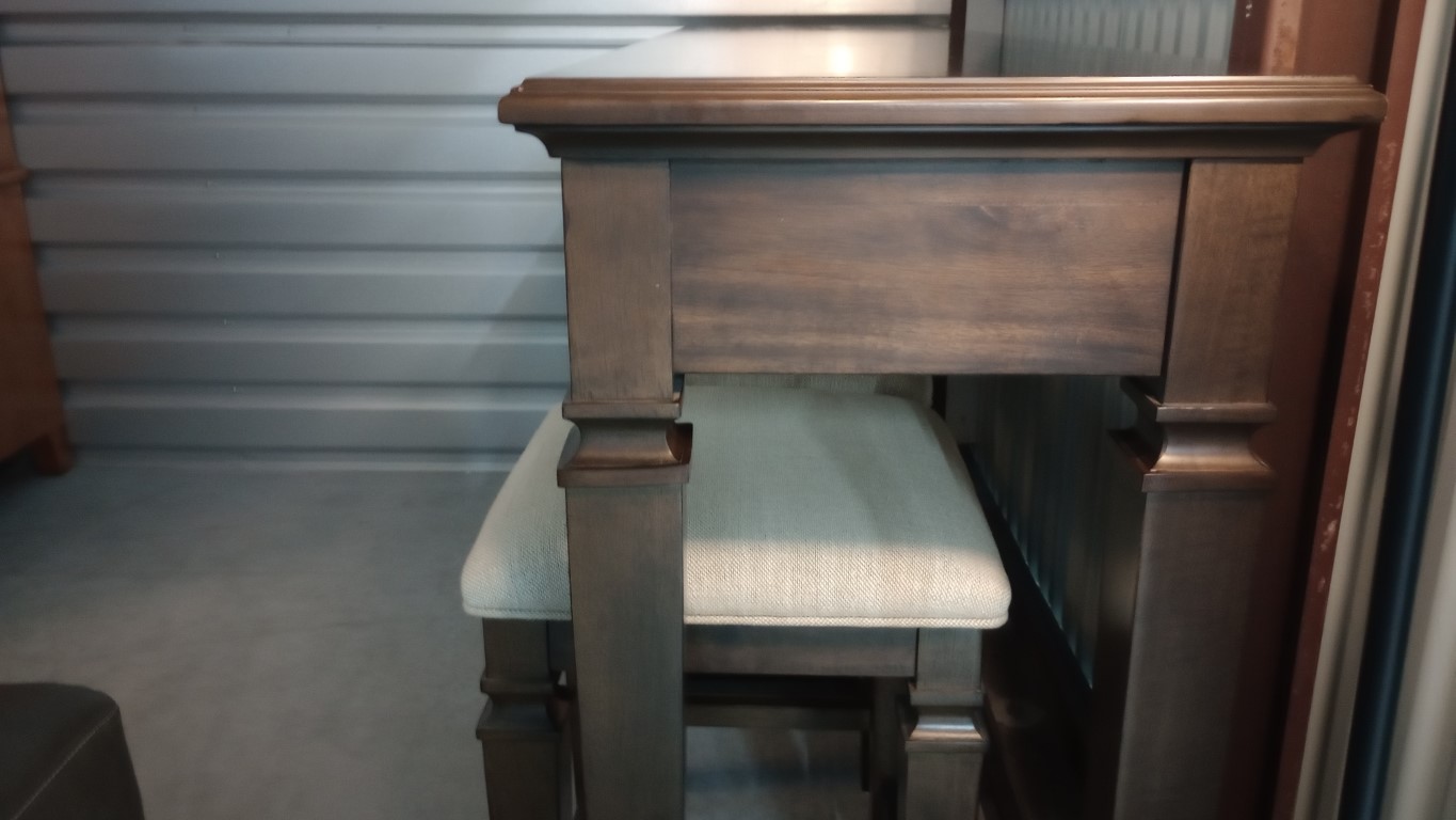 Broyhill Bar Dining Set with 3 Barstools